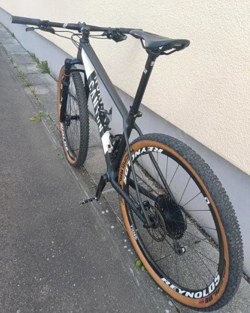 Canyon Exceed CF SL 7.0 (2020) – velikost M, karbonova kola Raynolds, 10kg, 1500km, PC: 75000Kc