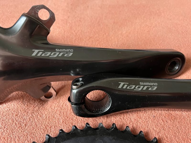 Shimano Tiagra FC-4700 172,5 mm s převodníky 10s 50/34 + středové složení BB-RS500