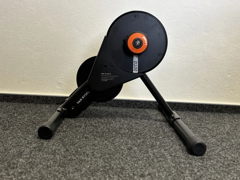 Prodám domácí cyklotrenažér Van Rysel D100 s „Zwift Cog and Click“