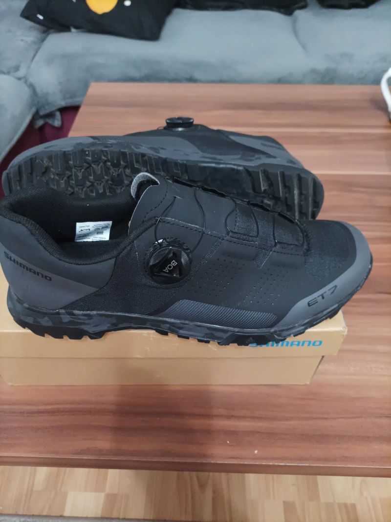 Shimano ET7 velikost 44 ,27,8cm cena včetně poštovného 