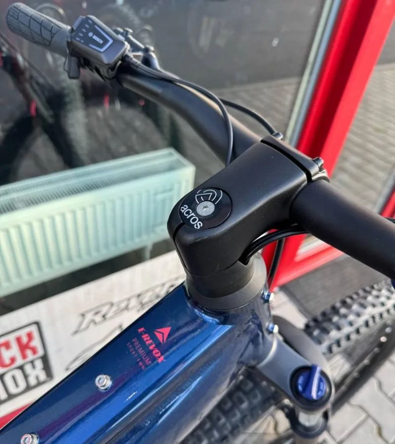 Bergamont E-Revox Sport FMN - Bosch smart - M 🔥🔥 SLEVA 40.500Kč -46% 🔥🔥