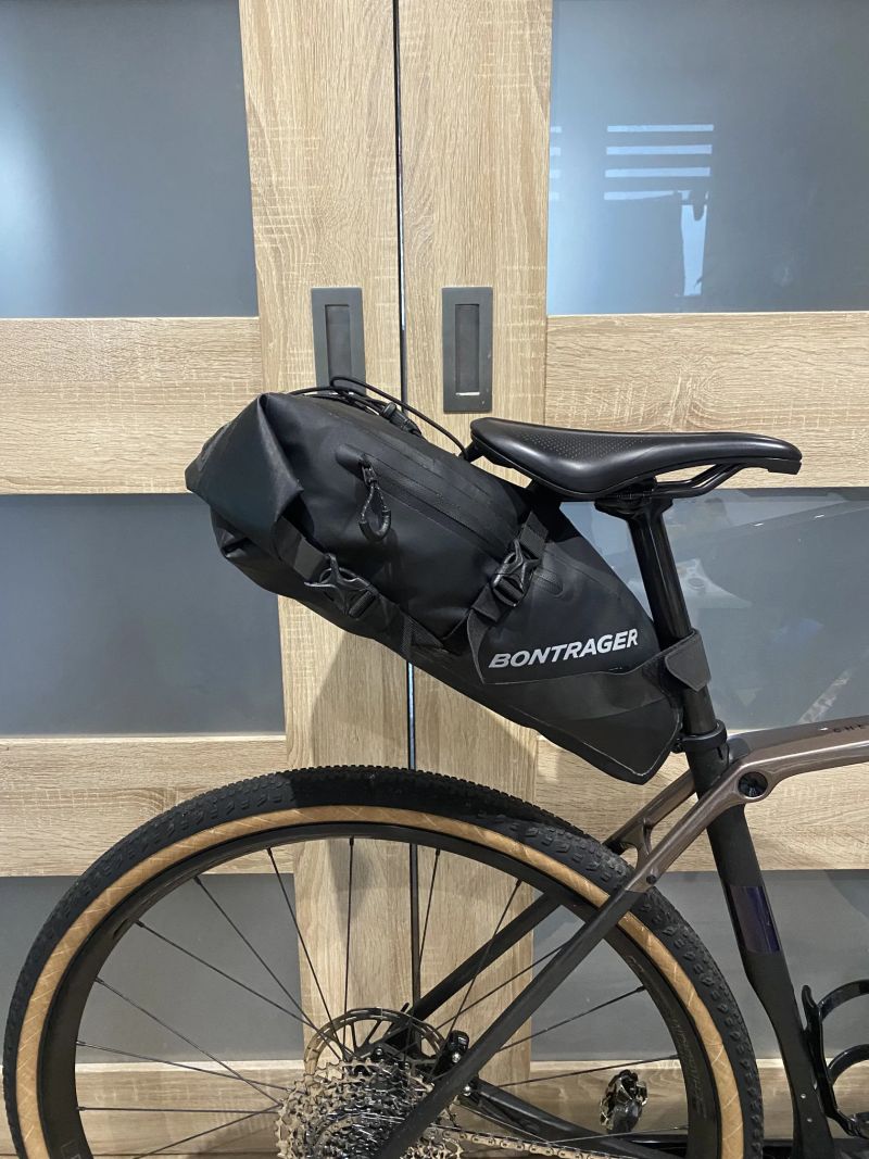 Podsedlová brašna Bontrager Adventure Saddle objem 9 litrů
