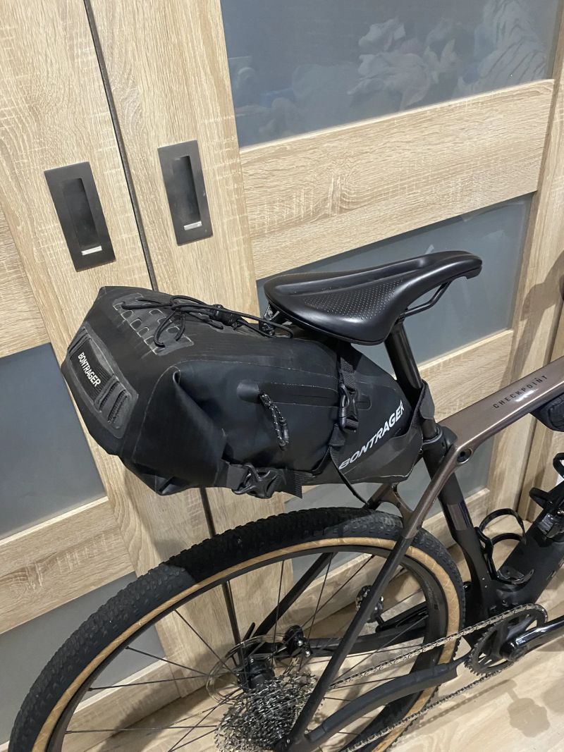 Podsedlová brašna Bontrager Adventure Saddle objem 9 litrů