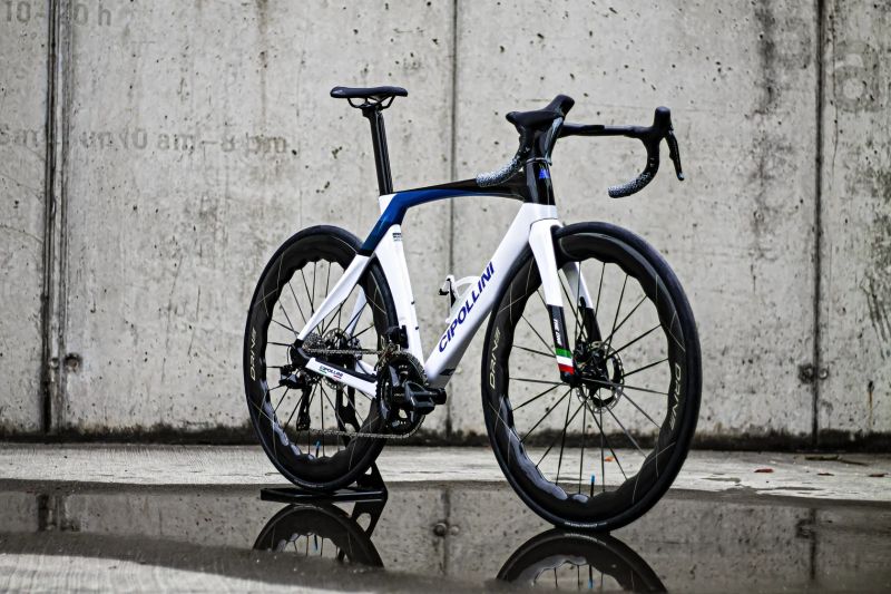 Cipollini THE ONE RB1K, Shimano Dura-Ace Di2 2x12, Drive Helix Carbon