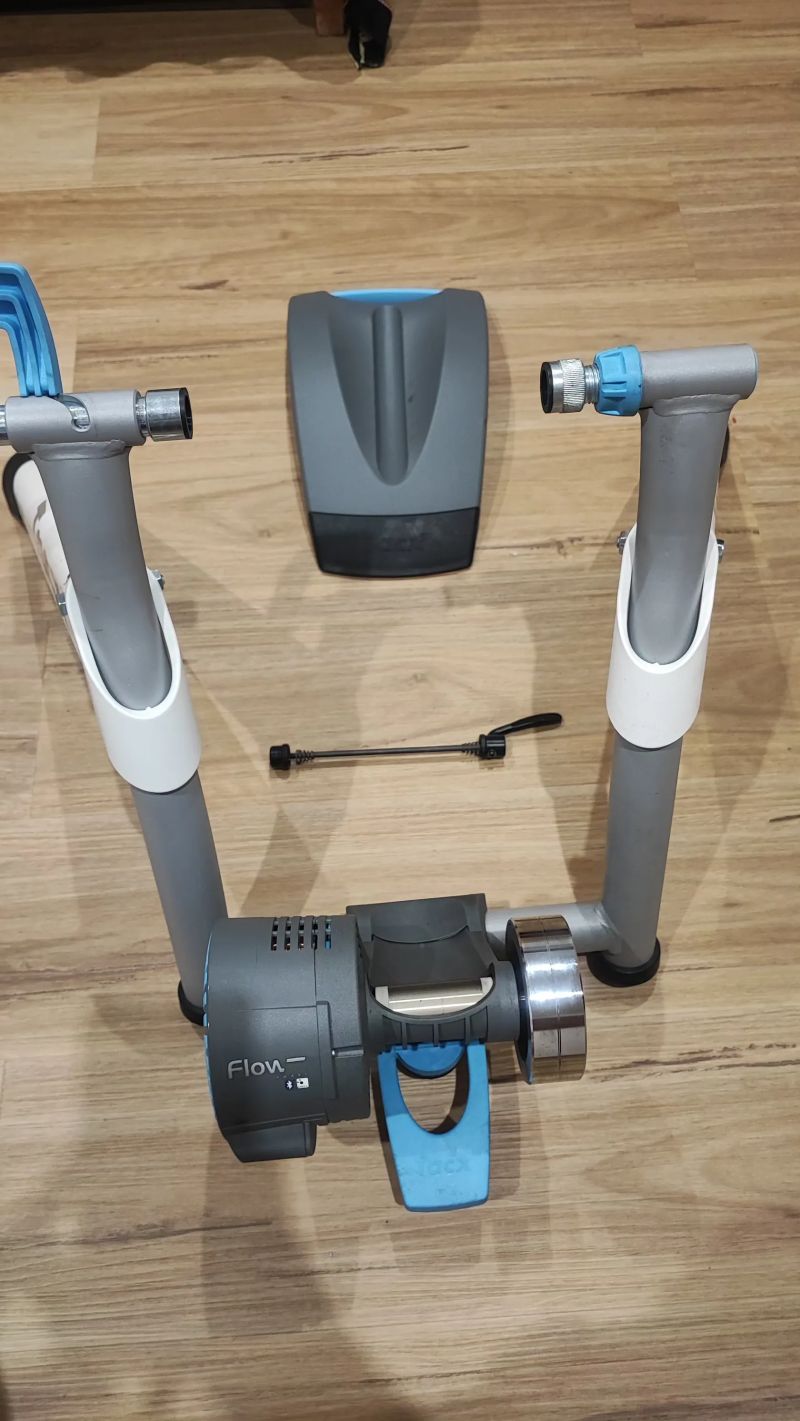 Tacx Flow Smart trainer + 2 trenažérové pláště