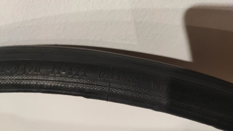 Tacx Flow Smart trainer + 2 trenažérové pláště