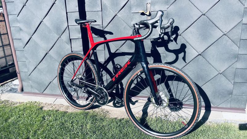 Trek Domane+ LT – karbonové endurance e-road kolo s Fazua