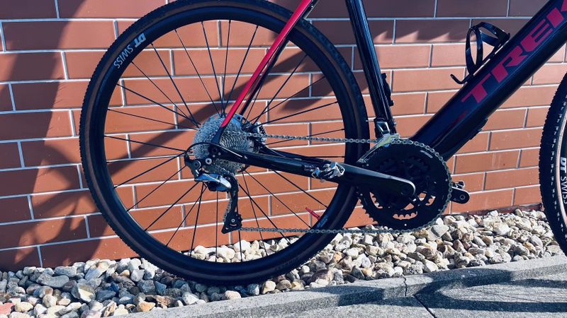 Trek Domane+ LT – karbonové endurance e-road kolo s Fazua