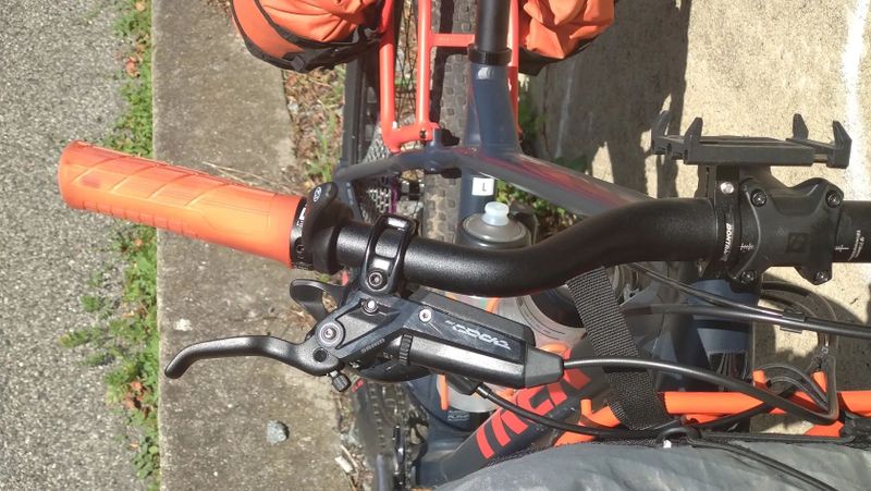 Expediční speciál Trek 1120, vel. L, kola 29" x 3,0"
