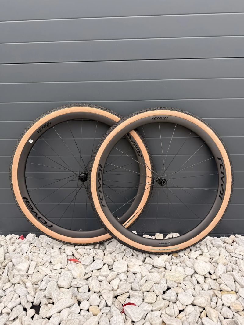 NOVÁ Karbonová gravel kola Roval Terra CLX II - 1250 gramů