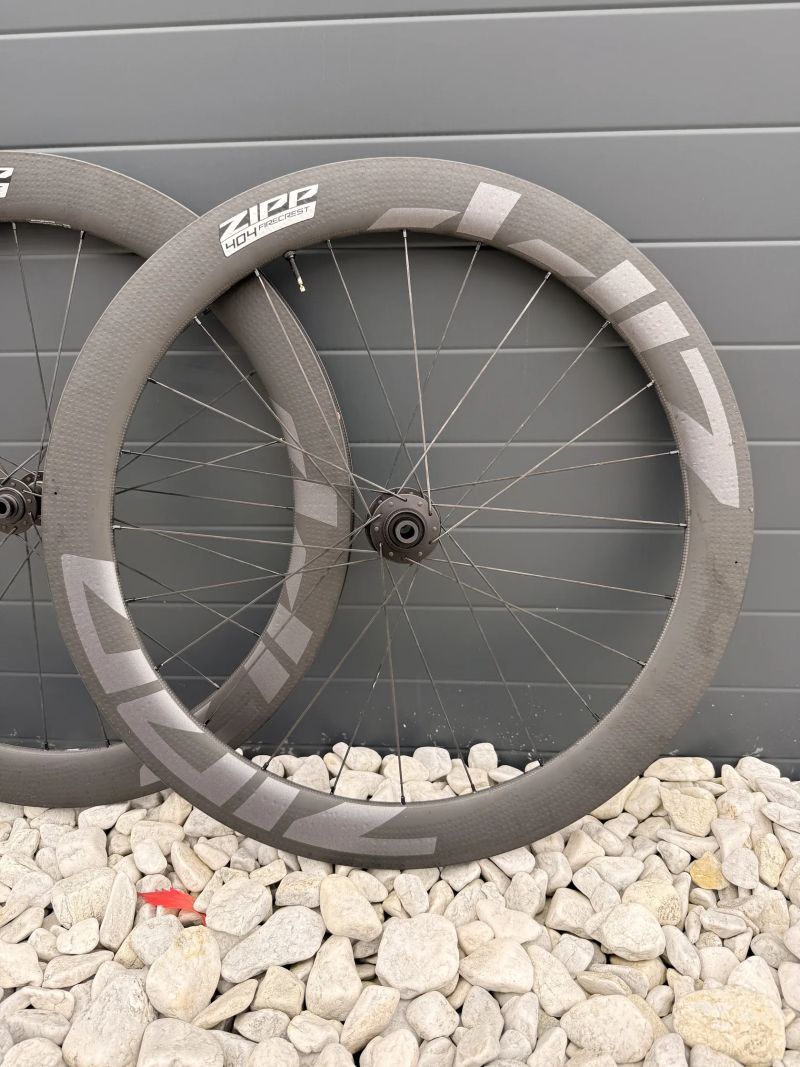Karbonové silniční/gravel kolo ZIPP 404 Firecrest - 1559 gramů