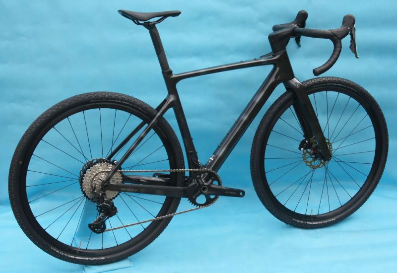 SCOTT Addict Gravel 40 2025 – moderní karbonový gravel na GRX 12-speed – NOVÝ