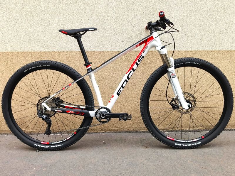 Focus RAVEN 29R 5.0 29" vel. S, carbon, 11,2 kg TOP STAV