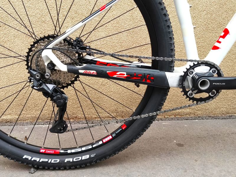 Focus RAVEN 29R 5.0 29" vel. S, carbon, 11,2 kg TOP STAV