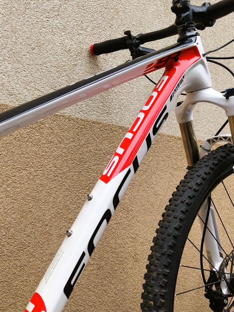Focus RAVEN 29R 5.0 29" vel. S, carbon, 11,2 kg TOP STAV
