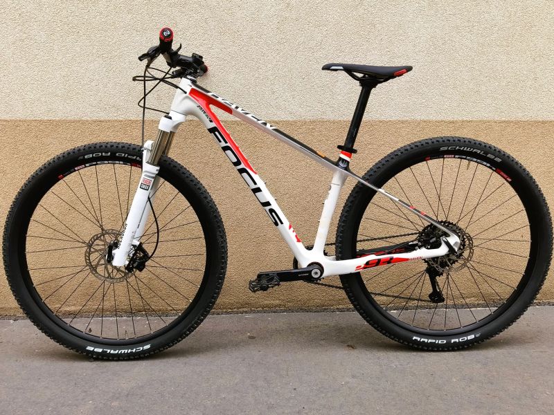 Focus RAVEN 29R 5.0 29" vel. S, carbon, 11,2 kg TOP STAV