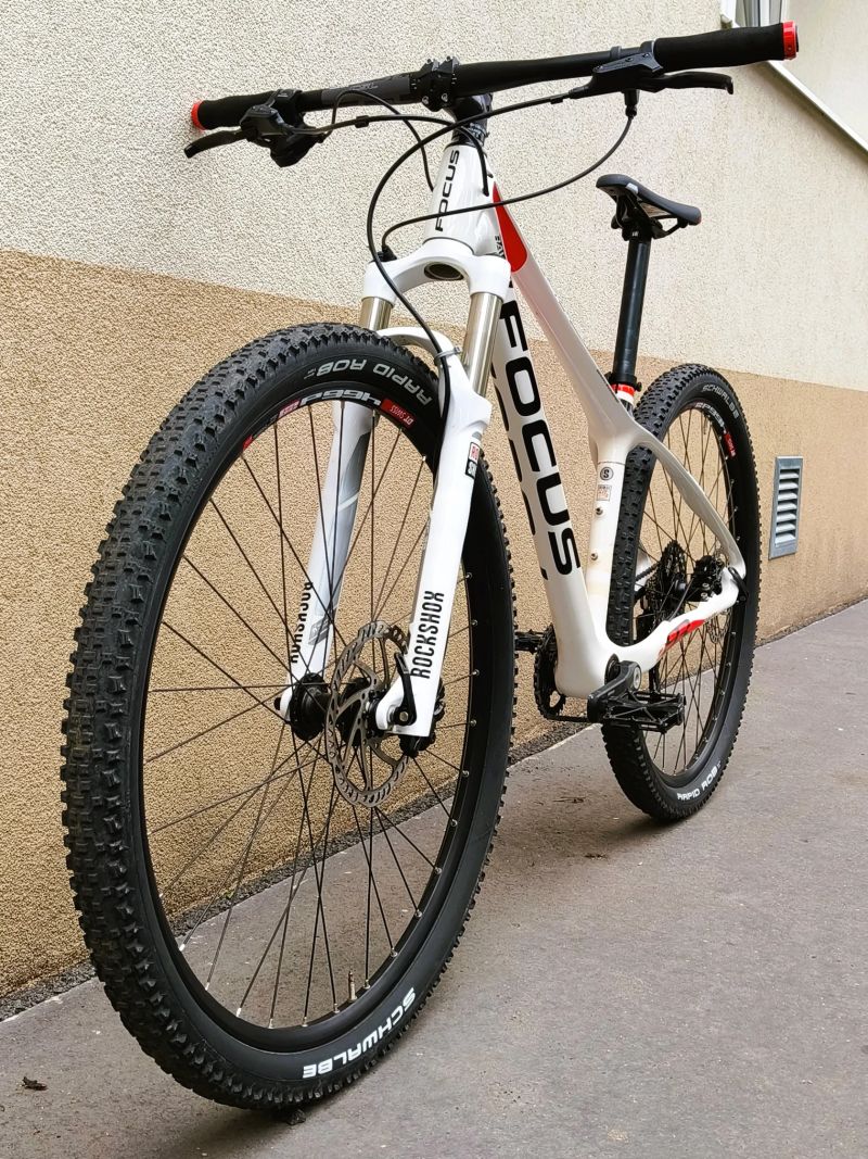 Focus RAVEN 29R 5.0 29" vel. S, carbon, 11,2 kg TOP STAV