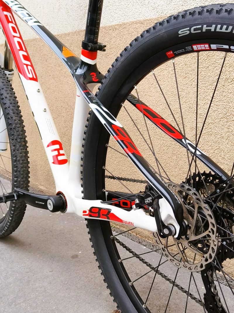 Focus RAVEN 29R 5.0 29" vel. S, carbon, 11,2 kg TOP STAV