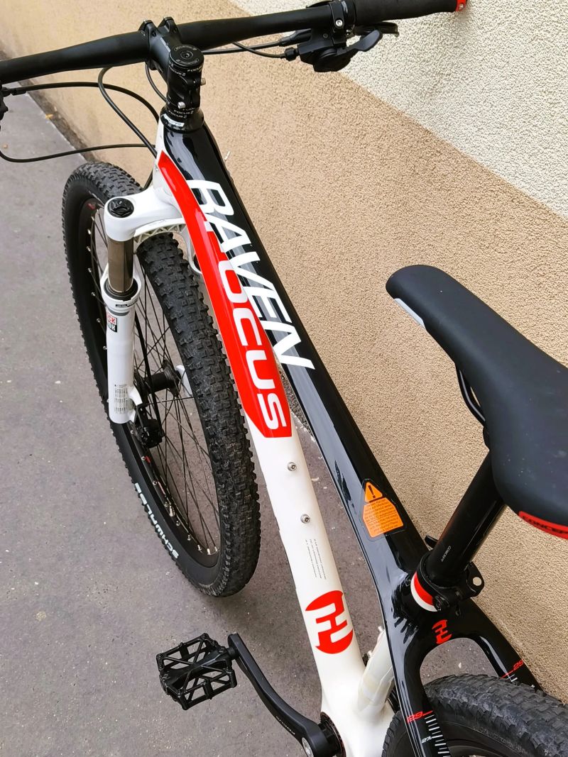 Focus RAVEN 29R 5.0 29" vel. S, carbon, 11,2 kg TOP STAV