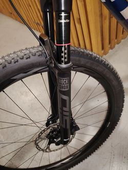 Rock Shox Sid, kola Giant Carbon 29