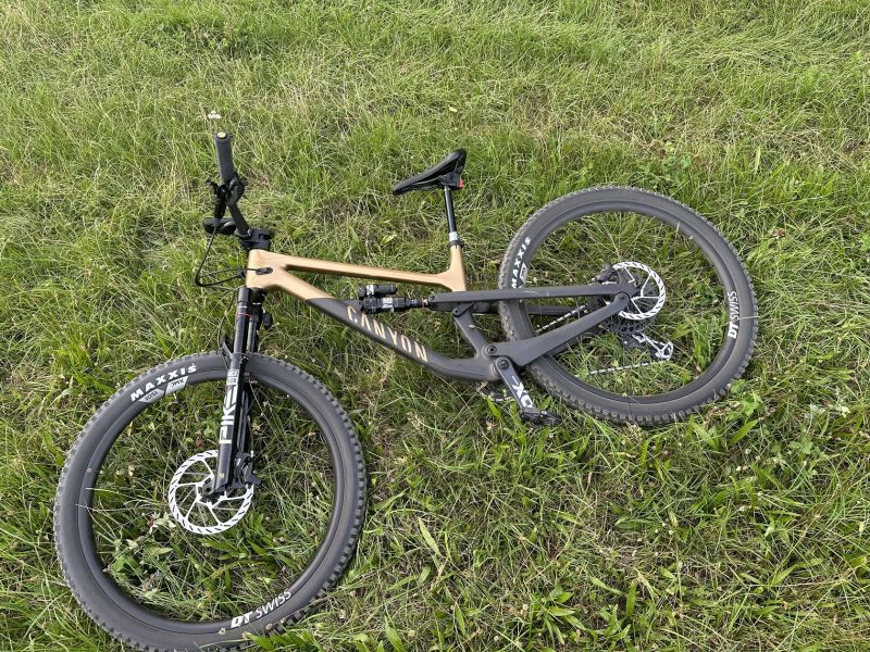 Canyon Spectral 125 CF LTD Flight Attendant najeto pouze 150km, pův cena 187tis Kč