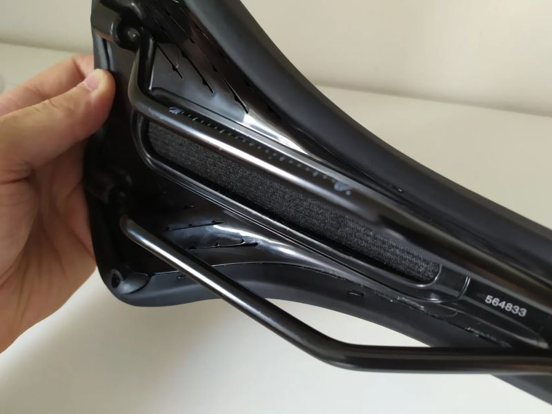 Sedlo Bontrager Arvada demontované z kola + gripy zdarma
