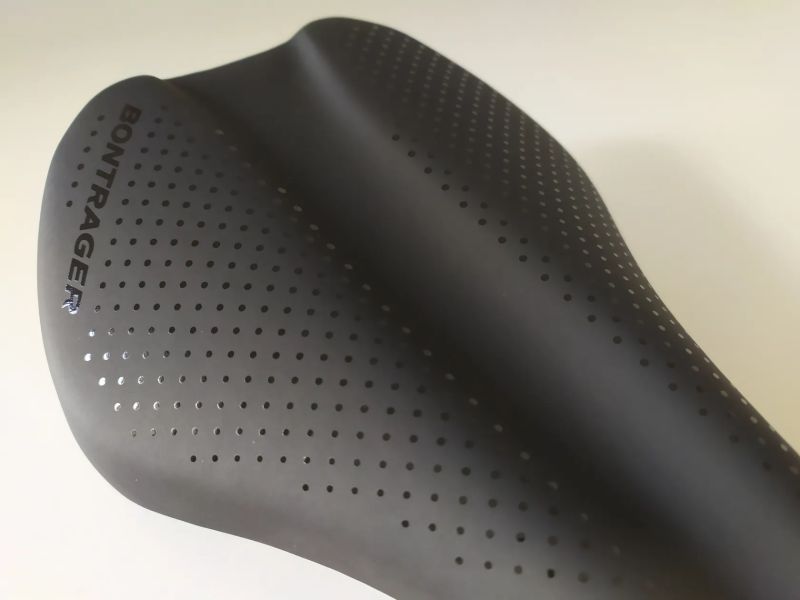 Sedlo Bontrager Arvada demontované z kola + gripy zdarma