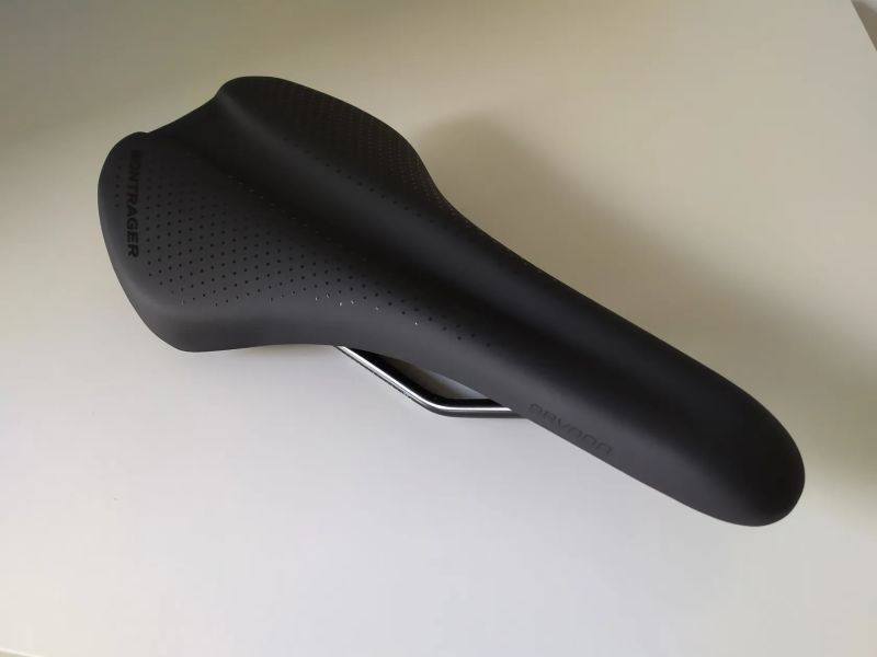 Sedlo Bontrager Arvada demontované z kola + gripy zdarma