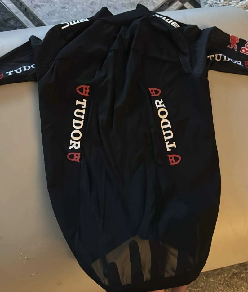 Assos