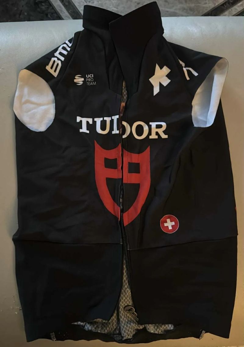 Assos