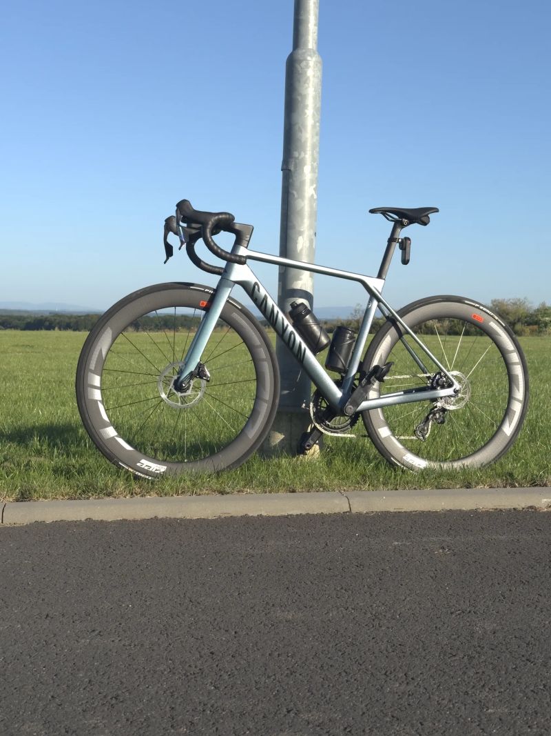 Canyon Ultimate CF SLX 8 AXS nové SRAM Force + < 500 km
