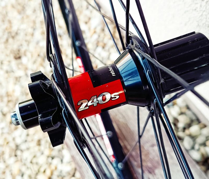 DT SWISS XR 430 Nába DT SWISS 240S'