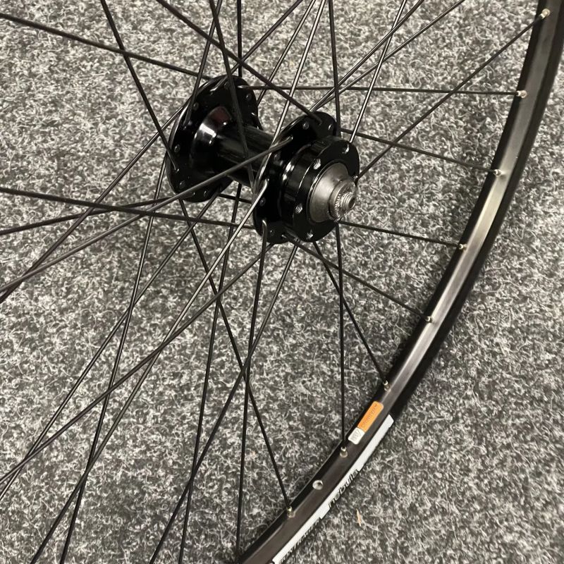 Výprodej nových trekkingových kol Bontrager 28