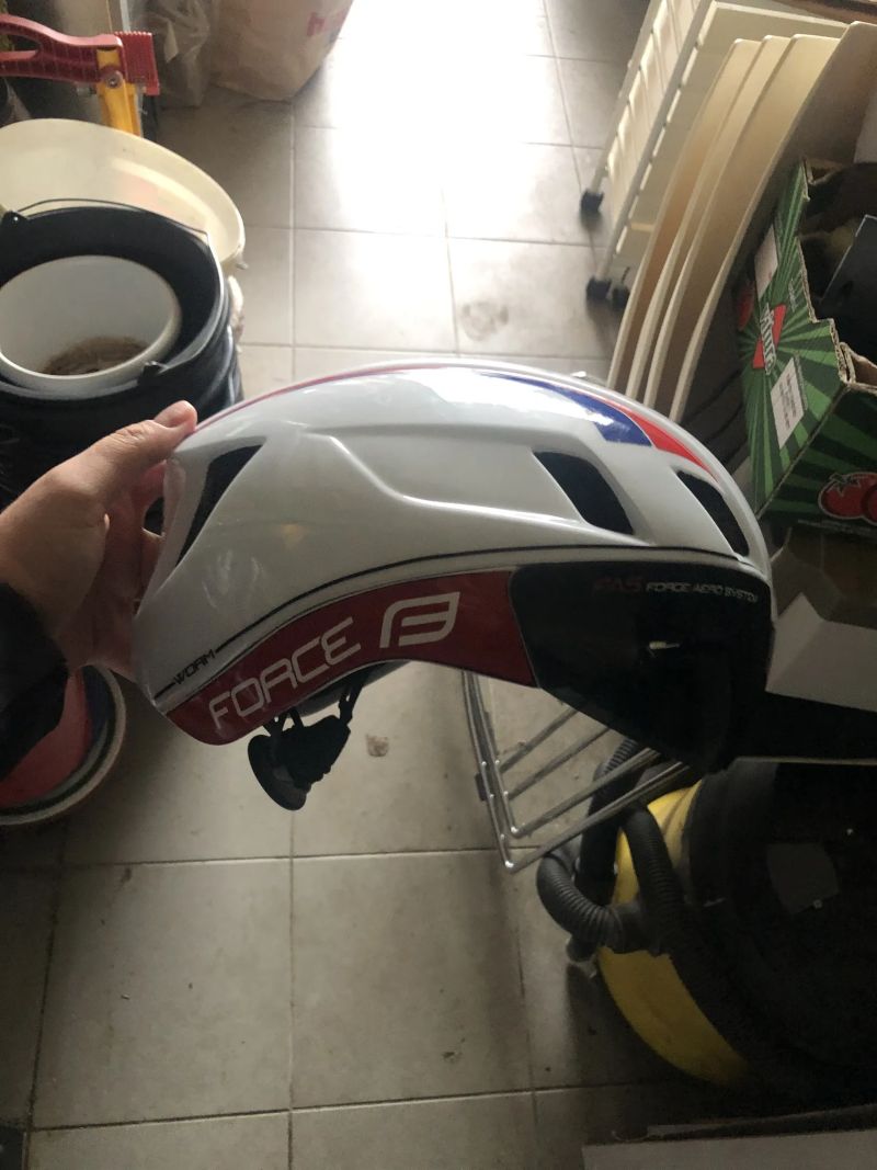Aero helma Force