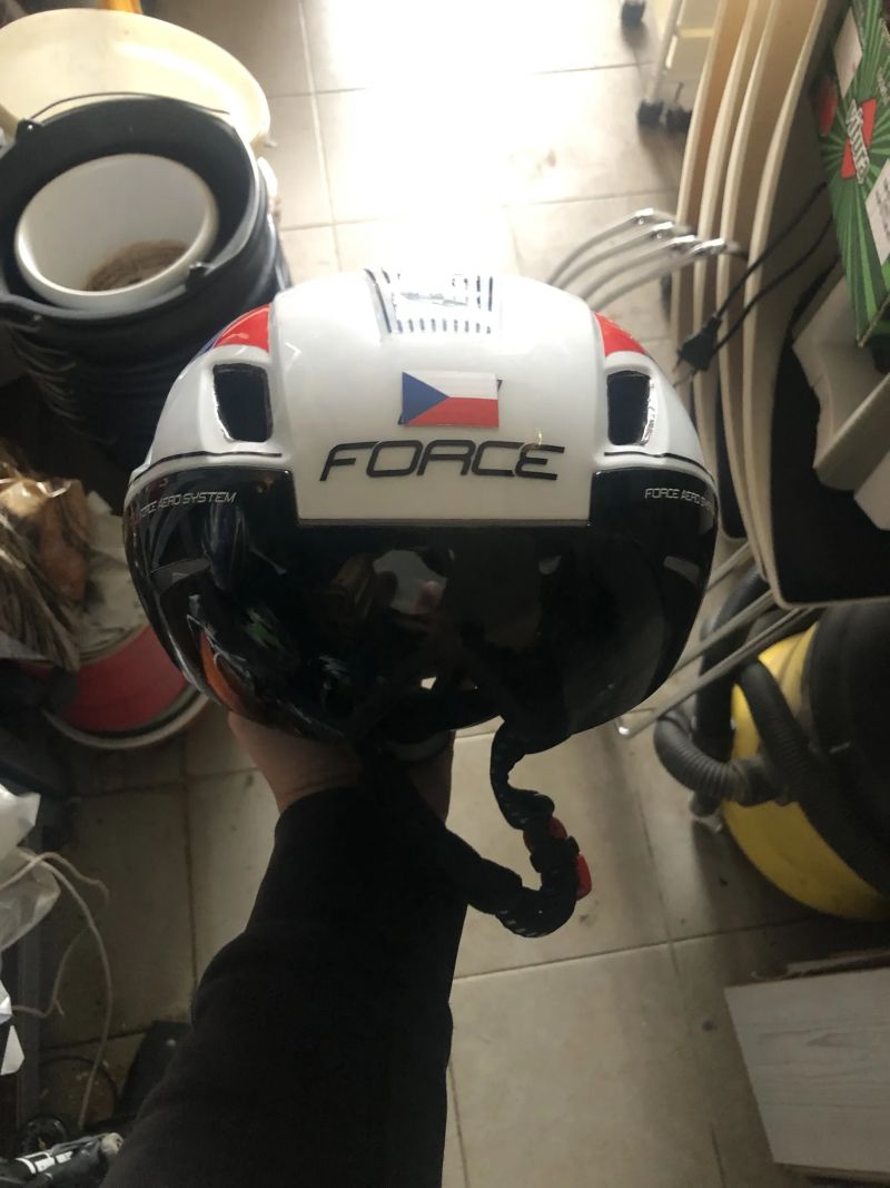 Aero helma Force