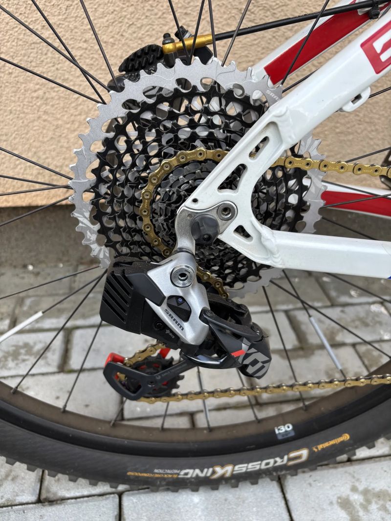 Nadstandardně vybavené Crussis E-Largo 9.5