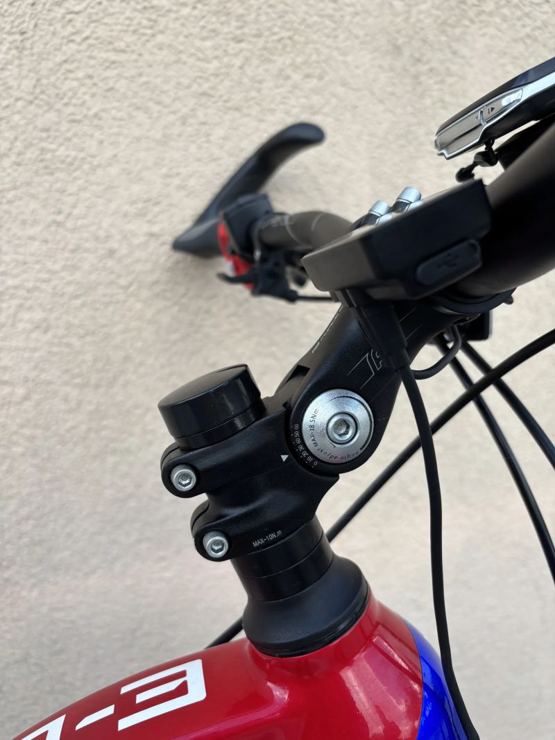 Nadstandardně vybavené Crussis E-Largo 9.5