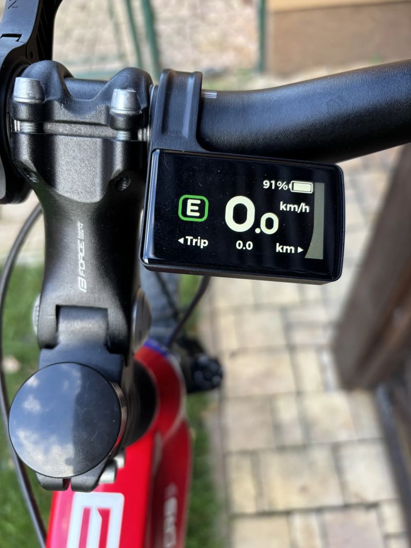 Nadstandardně vybavené Crussis E-Largo 9.5