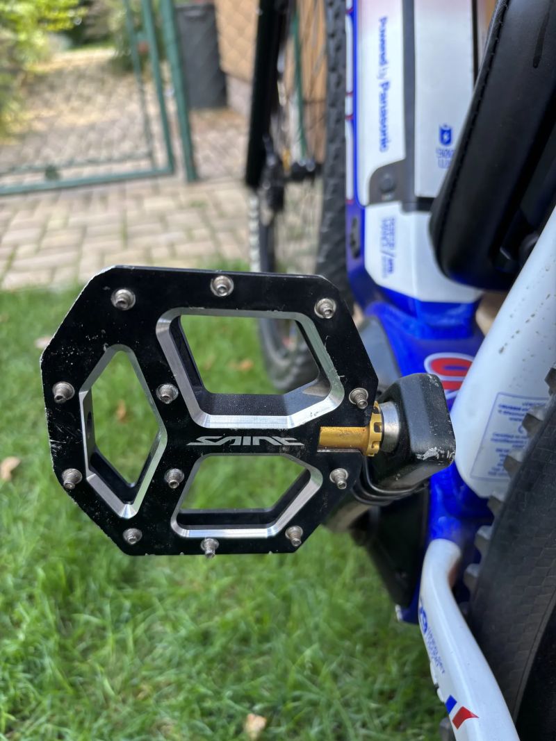 Nadstandardně vybavené Crussis E-Largo 9.5