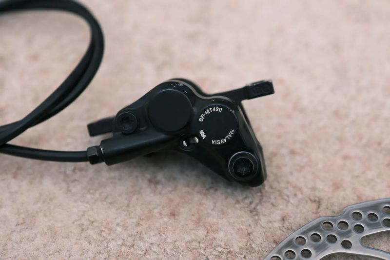 Brzdy Shimano MT420 / BL-M4100 - kompletní sada + kotouče