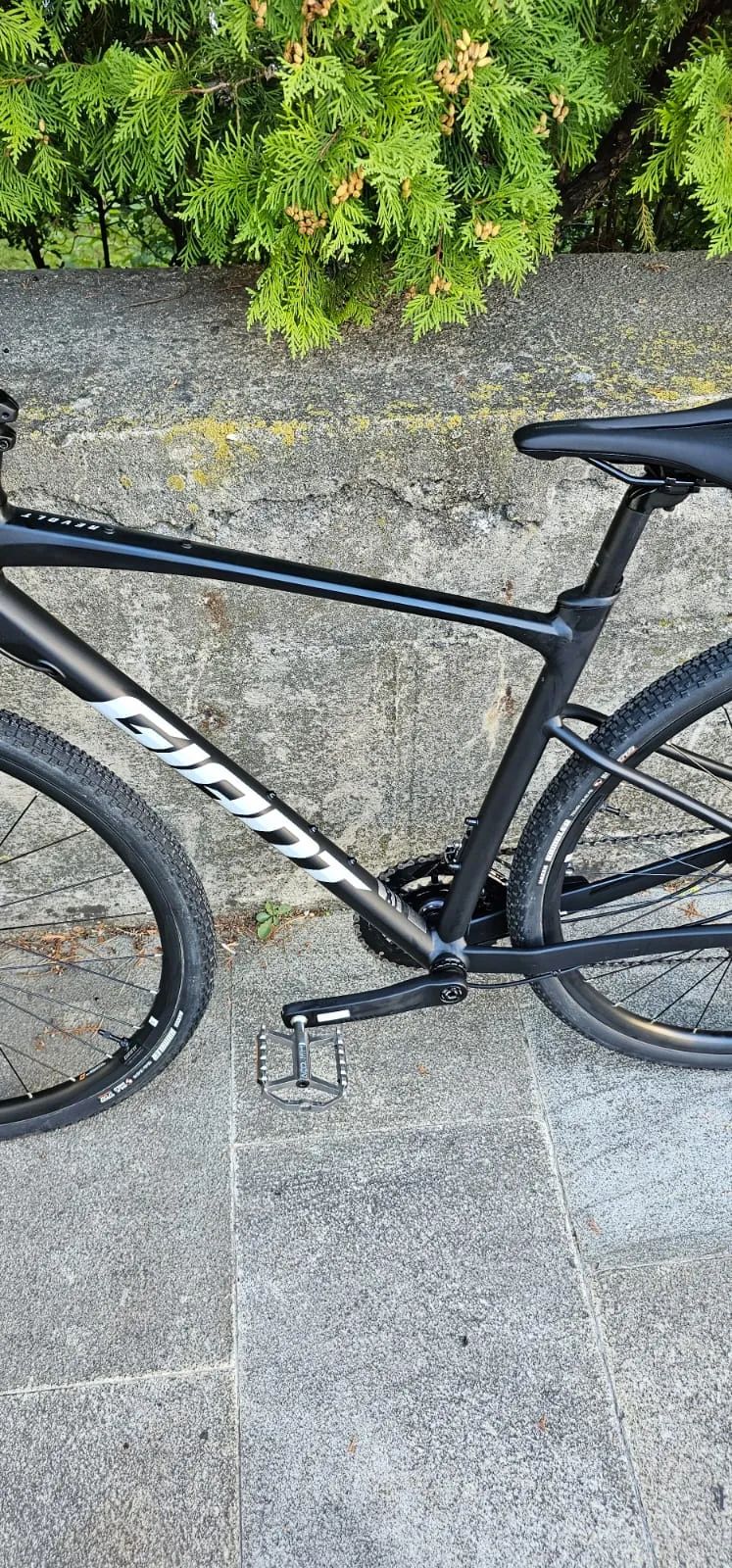 Giant Revolt O Gravel Bike M