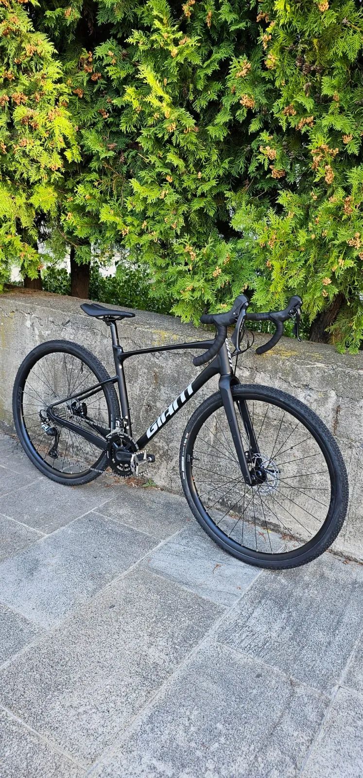Giant Revolt O Gravel Bike M