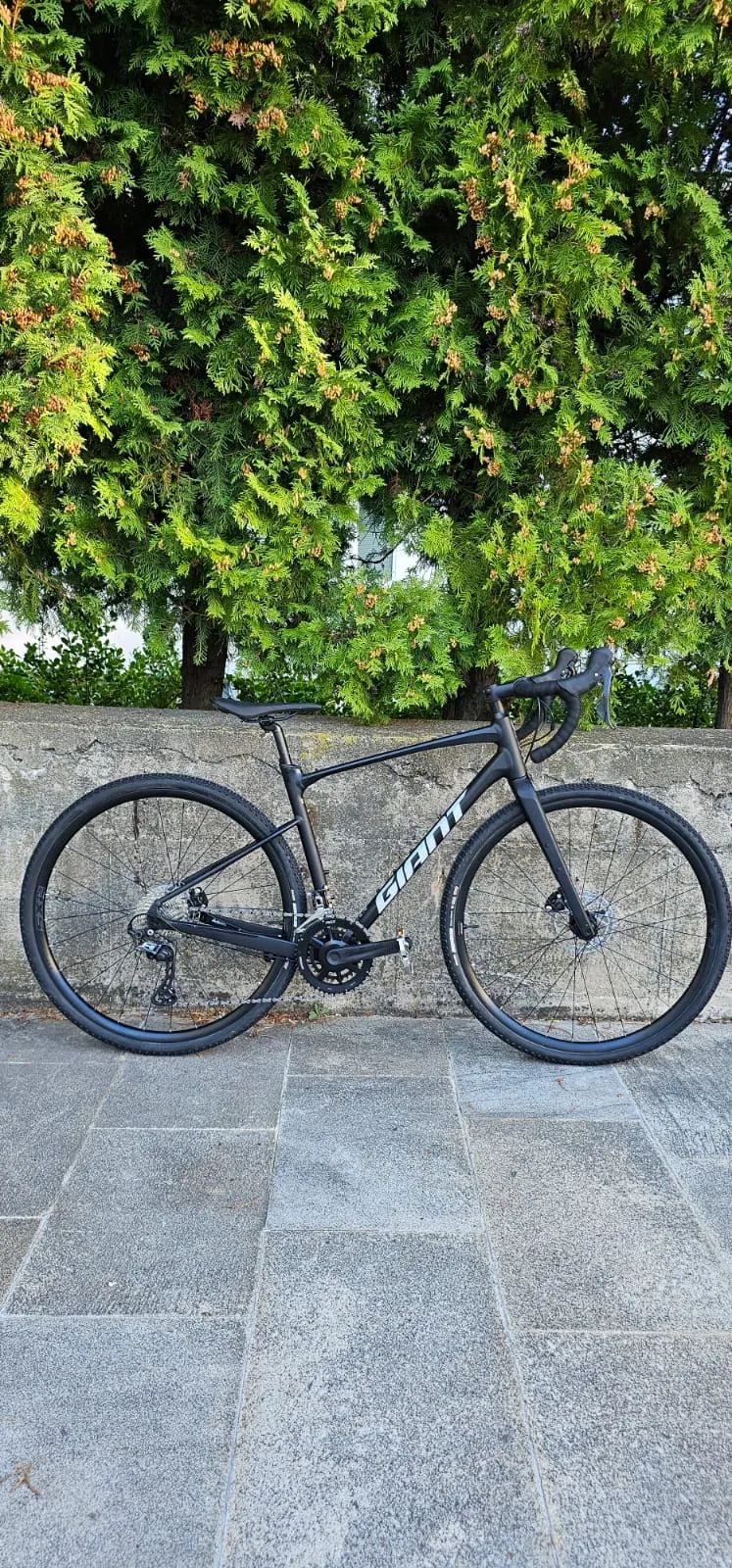 Giant Revolt O Gravel Bike M