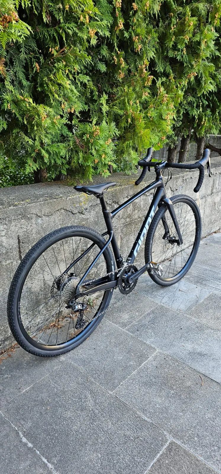 Giant Revolt O Gravel Bike M