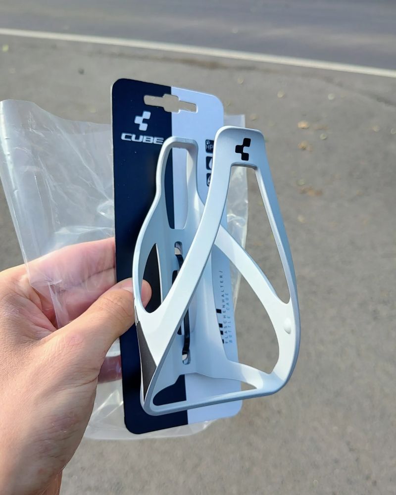 Košík na láhev CUBE bílo-černý