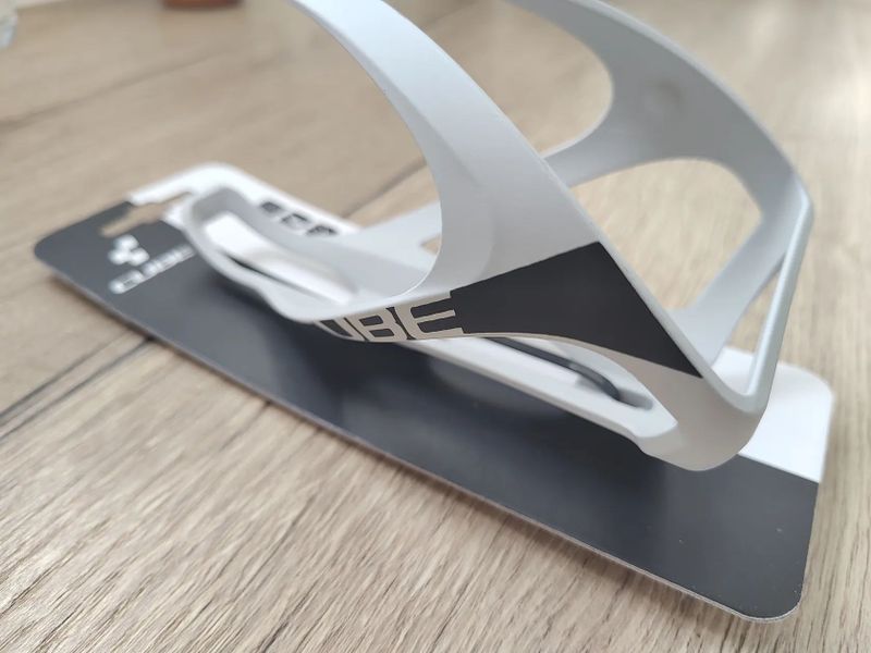 Košík na láhev CUBE bílo-černý