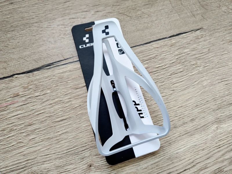 Košík na láhev CUBE bílo-černý