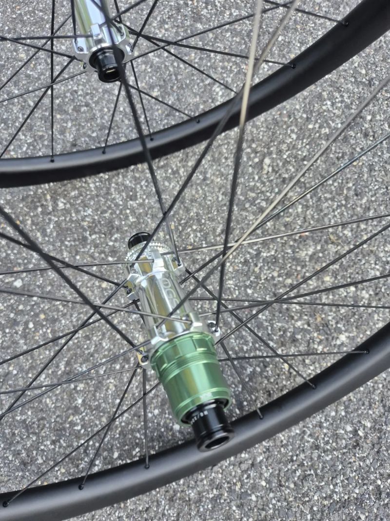 Prodám zapletená kola OQS Carbon 45