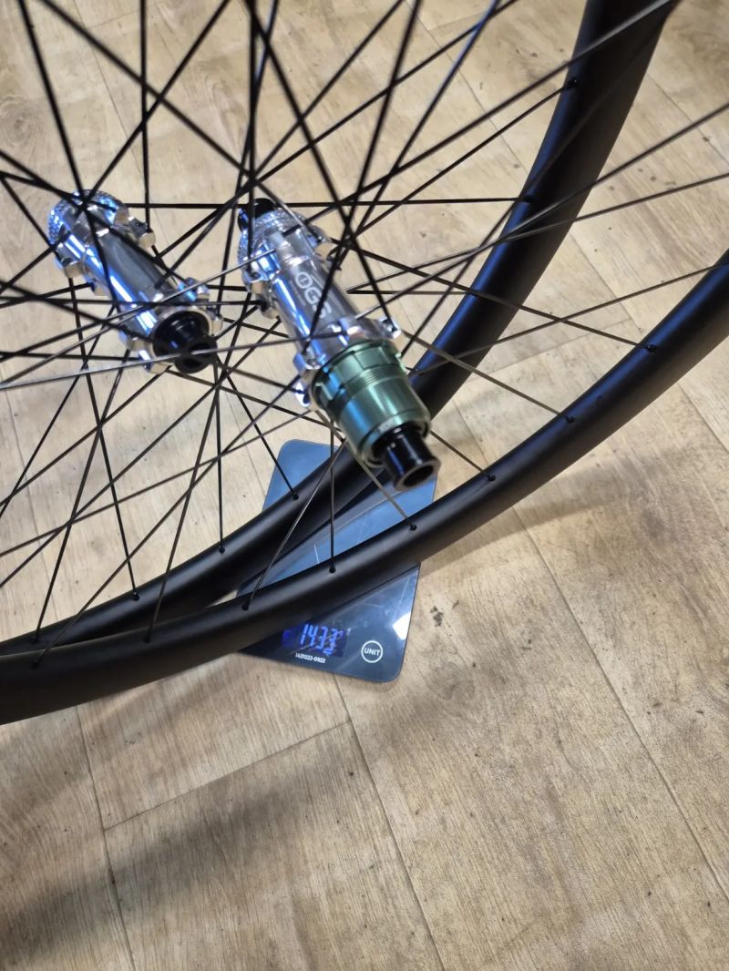 Prodám zapletená kola OQS Carbon 45