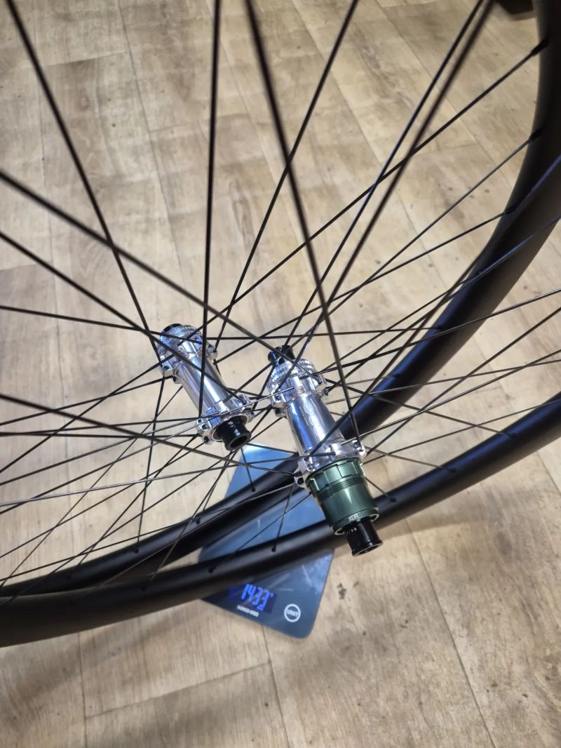 Prodám zapletená kola OQS Carbon 45